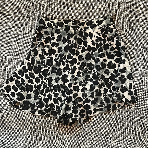 Zara cheetah print shorts - Picture 3 of 3